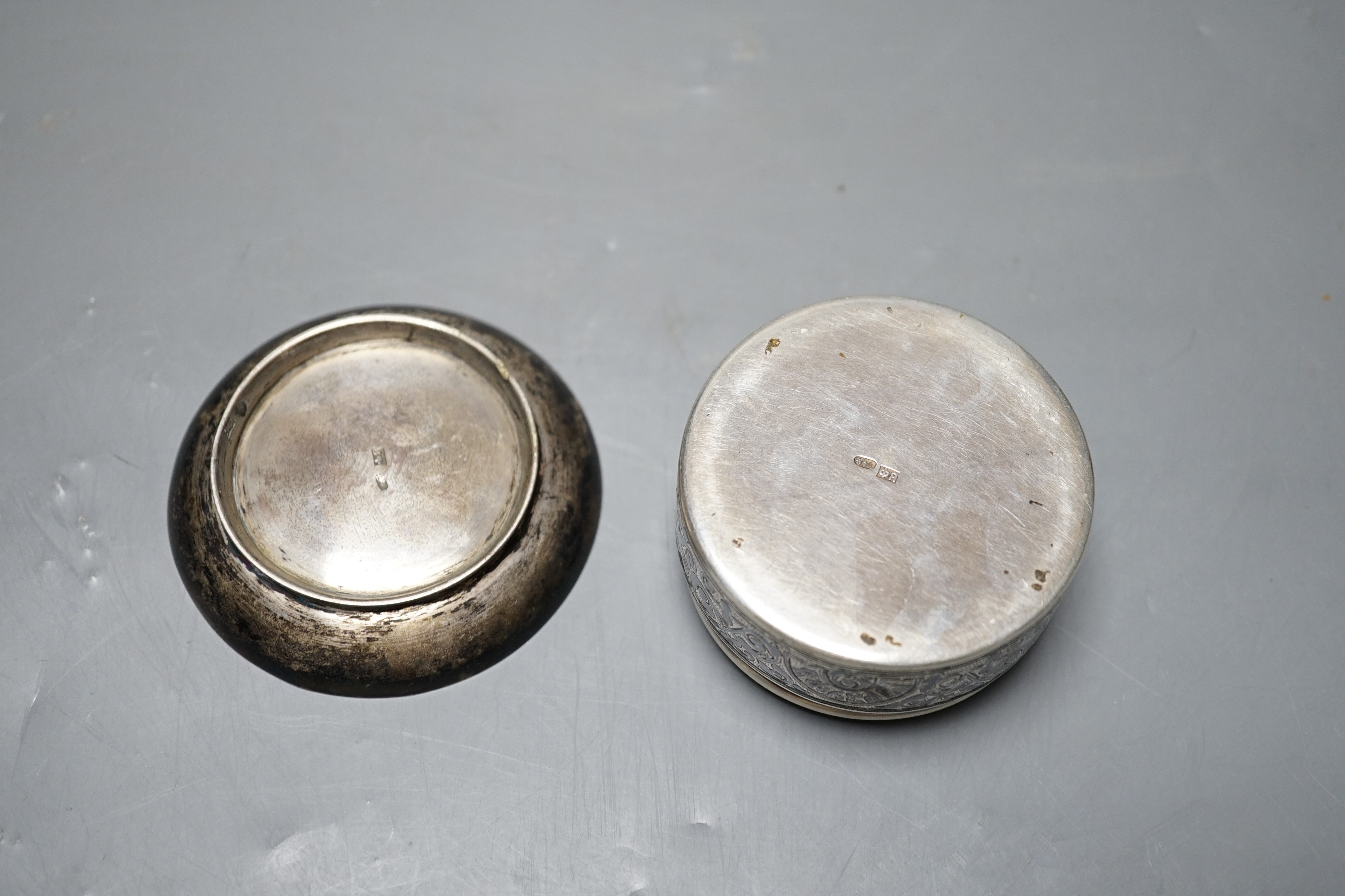 A late 19th/early 20th century Russian 84 zolotnik and niello part communion? set, comprising a pot and cover with dish, 73mm.